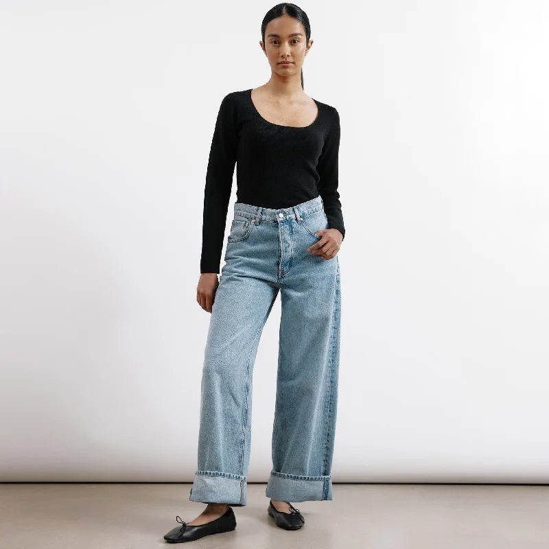 Denim Top with a Belted Waist for a Defined SilhouetteLight Wash Turn Up Jeans