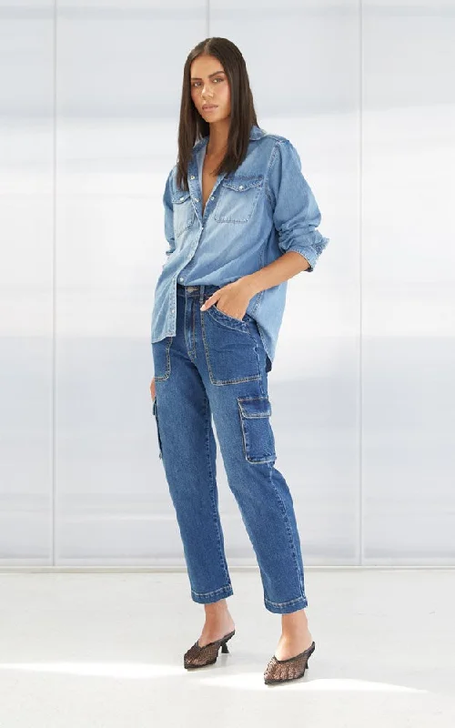 Denim Top with a Peplum Hem for a Flirty and Feminine LookValiant Loose Denim Shirt