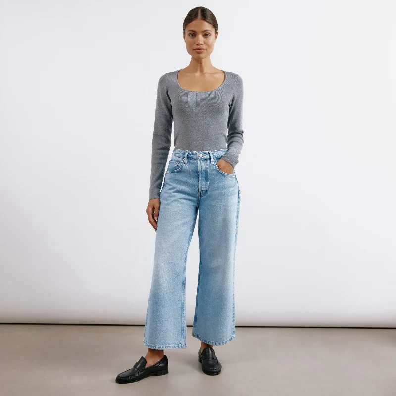 Distressed Denim Top for a Trendy and Edgy LookLight Wash Cropped Wide Leg Jeans