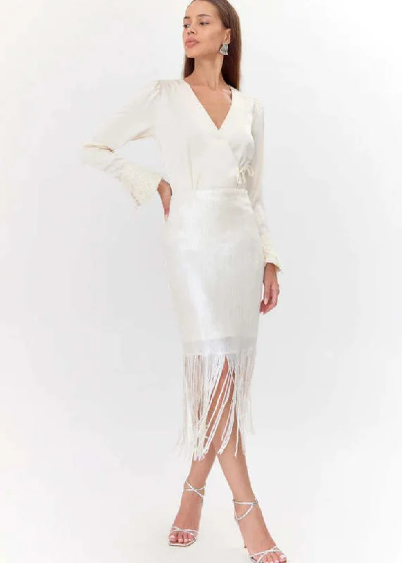 Maxi dresses with an empire waist for a flattering fit on all body typesAdelyn Rae Milana Sequins Fringe Midi Skirt - Ivory Maxi dresses with an empire waist for a flattering fit on all body typesAdelyn Rae Milana Sequins Fringe Midi Skirt - Ivory