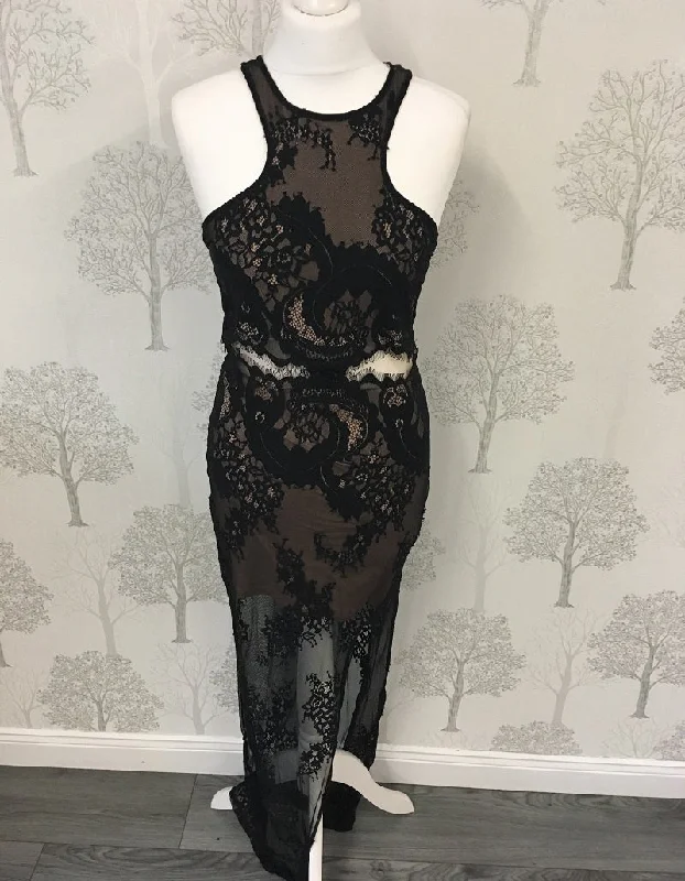 Metallic maxi dresses for a glamorous New Year's Eve partyJordyn Black Lace Racer Back Maxi Dress Metallic maxi dresses for a glamorous New Year's Eve partyJordyn Black Lace Racer Back Maxi Dress
