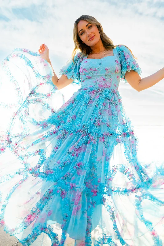 Maxi dresses with pocket details for added functionalityLayla Dress