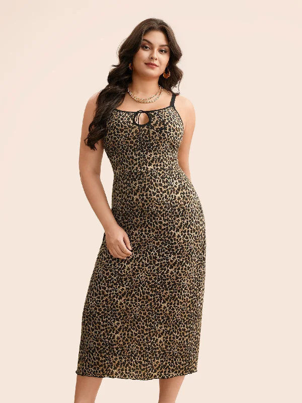 Maxi dresses with a V - neckline for a flattering and elongating shapeLeopard Print Tie Knot Slim Fit Dress