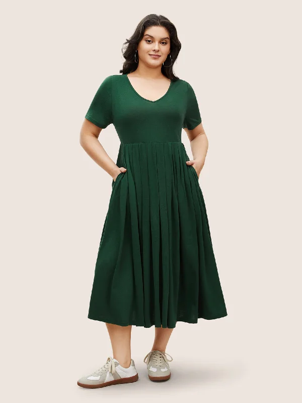 Maxi dresses with a cinched waist for a defined silhouetteSupersoft Essentials Plain Pleated Dress