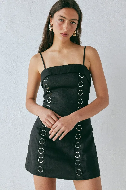 Mini dresses with tiered skirts for added volumeAlessa Linen Mini Dress Black