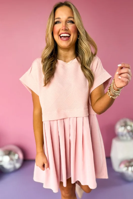 Mini dresses with gathered skirts for a voluminous effectBlush Quilted Top Pleated Bottom Dress