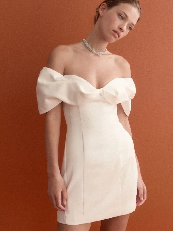 Mini dresses with pleated skirts for a classic lookNOUR MINI DRESS