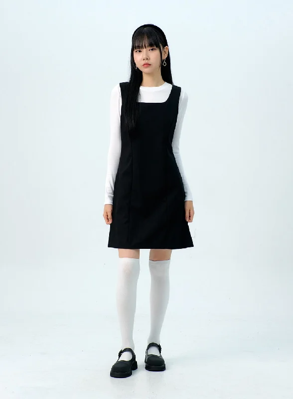 Mini dresses with ruched bodices for a feminine touchSleeveless Square Neck Mini Dress IG312