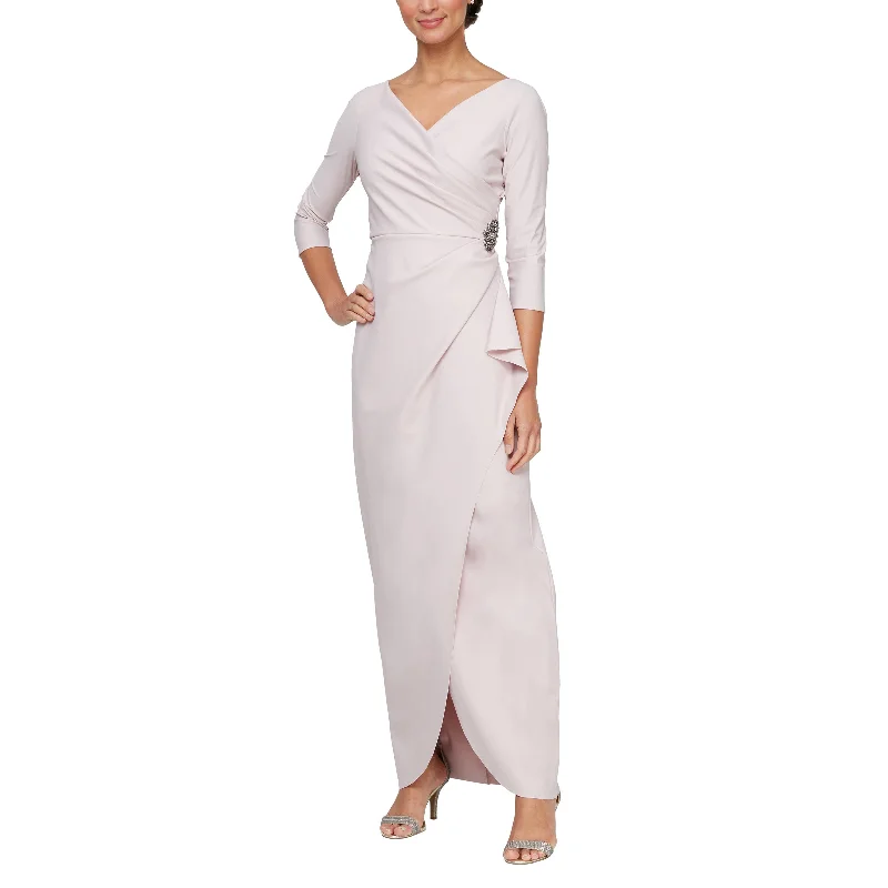 Maxi dresses with a cinched waist for a defined silhouette Maxi dresses with a cinched waist for a defined silhouette Alex Evenings 8134310 Mother of the Bride Long Formal Dress