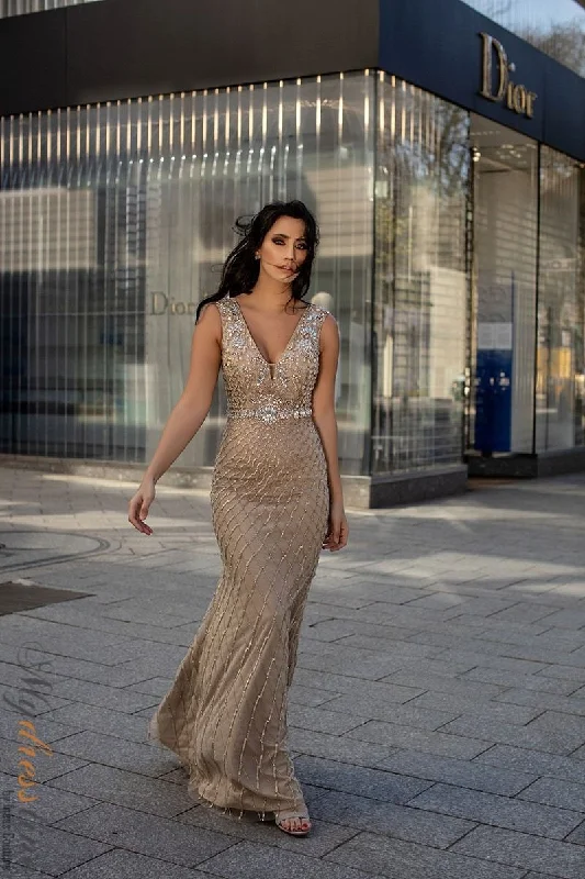 Formal dresses with pleated bodices and taffeta fabric for a traditional lookChic and Holland HF1547 Formal dresses with pleated bodices and taffeta fabric for a traditional lookChic and Holland HF1547