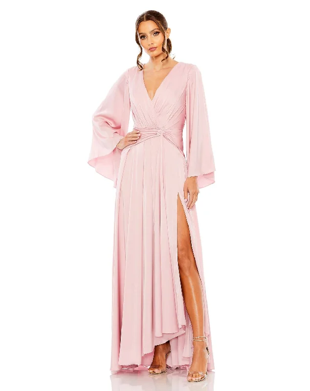 Maxi dresses with a pleated skirt for a timeless and elegant appearance Maxi dresses with a pleated skirt for a timeless and elegant appearance Mac Duggal 55993 Formal Long Sleeve Evening Dress