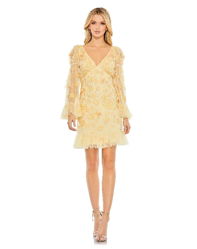 Cocktail dresses with a velvet - trimmed collar and a short skirtMac Duggal 9205 Long Sleeve Short Cocktail Dress