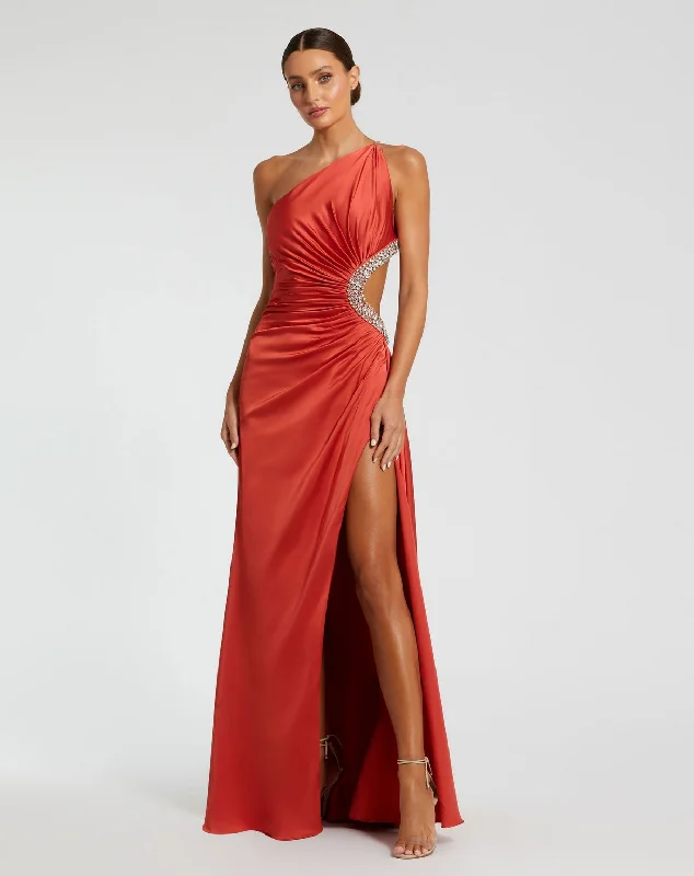 Maxi dresses with a pleated skirt for a timeless and elegant appearance Maxi dresses with a pleated skirt for a timeless and elegant appearance Mac Duggal 11692 Long Prom Fitted Dress