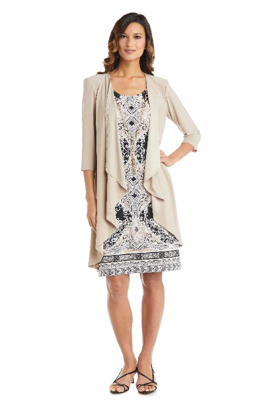 Sleeveless cocktail dresses in a silk - blend fabric for a luxurious feelR&M Richards 7667P Short Two Piece Petite Dress