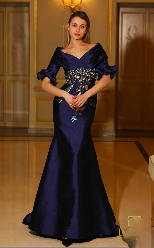 Long - train formal dresses in chiffon for a dramatic prom entranceTerani 242M3368 Dress