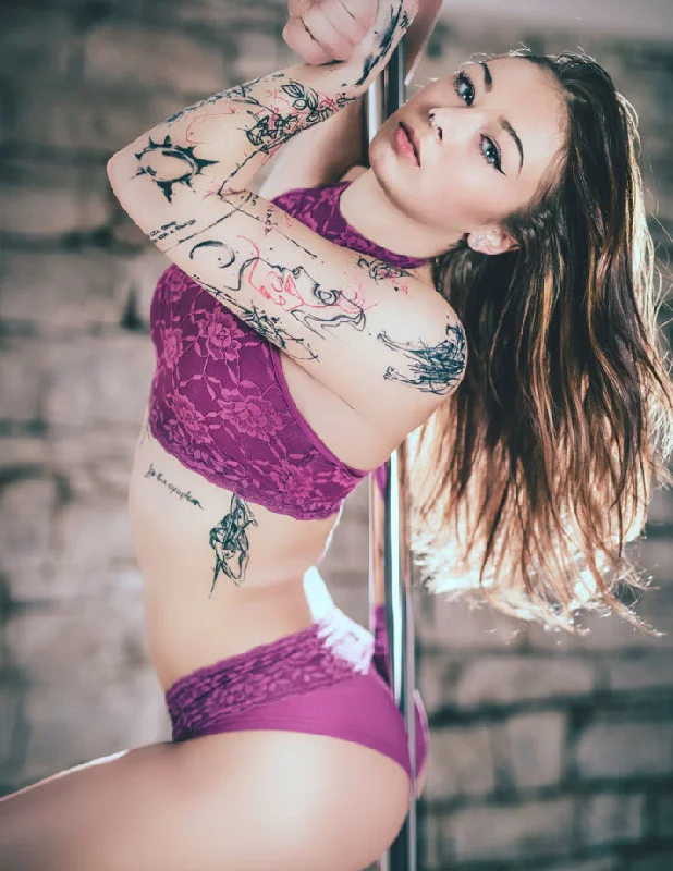 Twill Women Shorts with a Smooth Texture and DurabilityLace pole shorts Mia