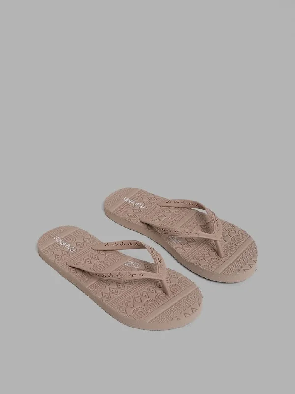 Embroidered Women Shorts with Intricate DesignsLUNA BLU Beige Embossed Flip Flop