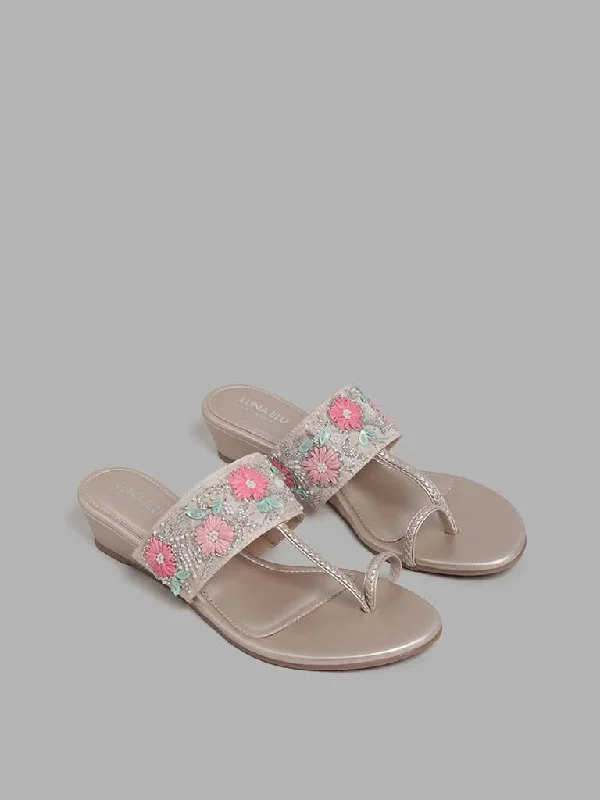 Bermuda Women Shorts for a Classic and Sophisticated LookLUNA BLU Beige Floral Embroidered Toe Ring Sandals Bermuda Women Shorts for a Classic and Sophisticated LookLUNA BLU Beige Floral Embroidered Toe Ring Sandals