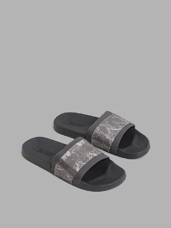 Embroidered Women Shorts with Intricate DesignsSOLEPLAY Grey Marble Effect Slides