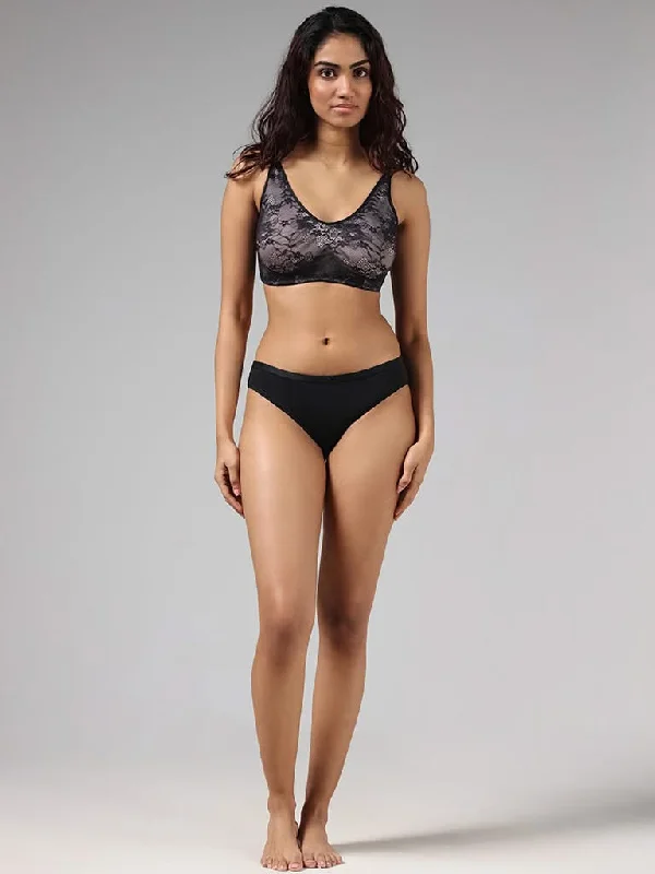 Jeanette Women Shorts with a Soft and Comfortable FeelWunderlove Black Lace Cradle Bra