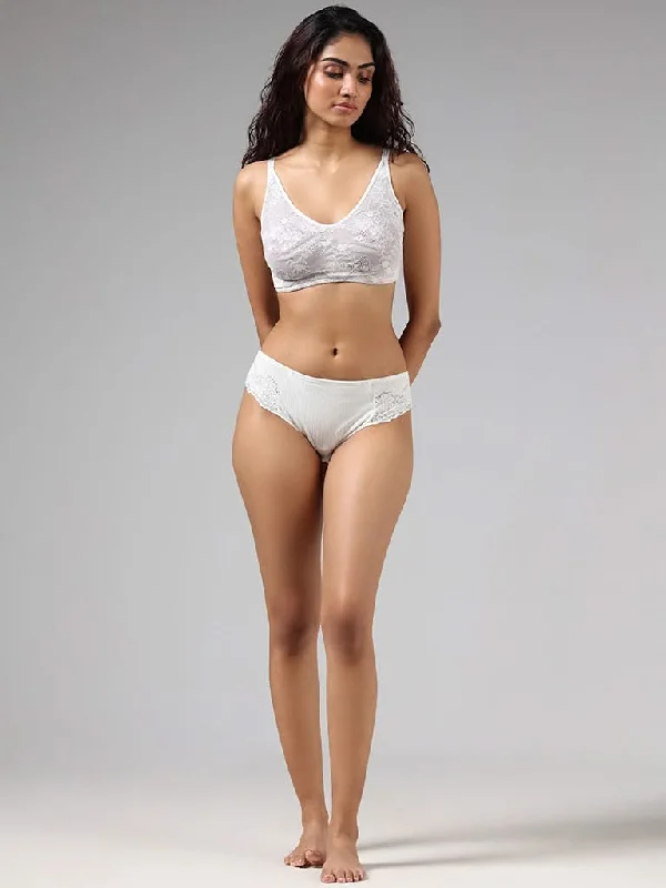 Belted Women Shorts to Enhance the WaistlineWunderlove Ivory Lace Cradle Bra