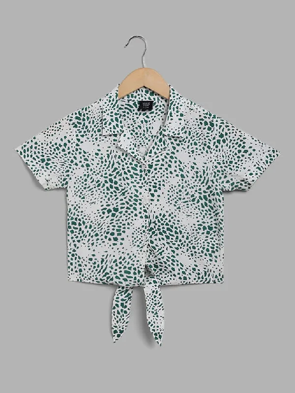 Stretchable Women Shorts for Maximum MobilityY&F Kids Off White Abstract Printed Crop Shirt Stretchable Women Shorts for Maximum MobilityY&F Kids Off White Abstract Printed Crop Shirt