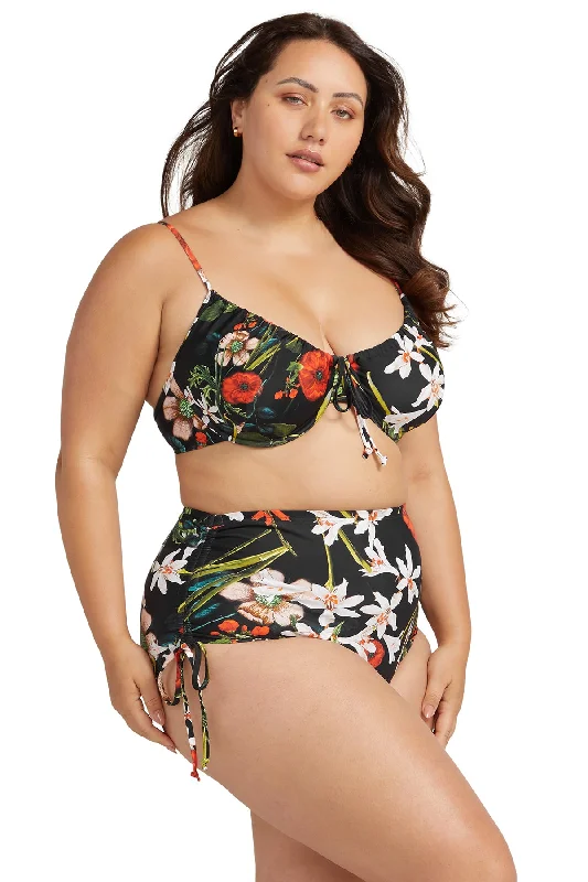 Ruched bikini with fabric gathers for a slimming effectWander Lost Degas Draw Tie High Waist Swim Pant - Final Sale Ruched bikini with fabric gathers for a slimming effectWander Lost Degas Draw Tie High Waist Swim Pant - Final Sale