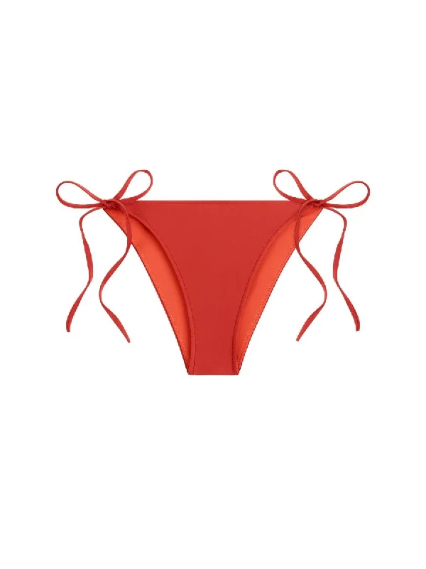 String bikini for a minimalistic and sexy beach styleDaemon Chilli