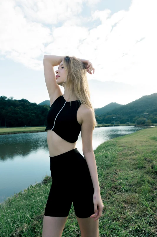 High - Neck Bodysuits for a Modest and Sophisticated LookFRAME Biker Shorts - Black