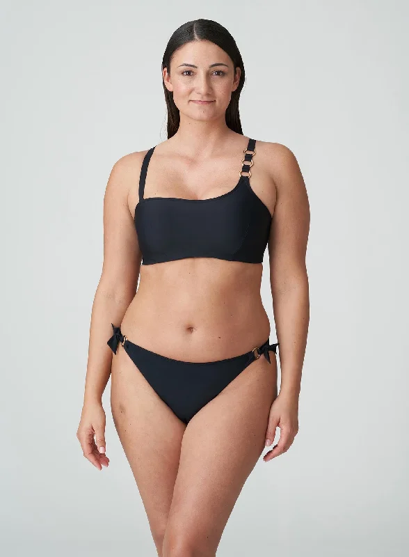String bikini for a minimalistic and sexy beach stylePrimaDonna Swimwear: Damietta Bikini Brief Black
