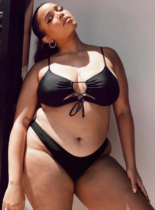 Striped bikini with a classic pattern for a timeless beach aestheticAshley Bikini Bottoms Black Curve Striped bikini with a classic pattern for a timeless beach aestheticAshley Bikini Bottoms Black Curve
