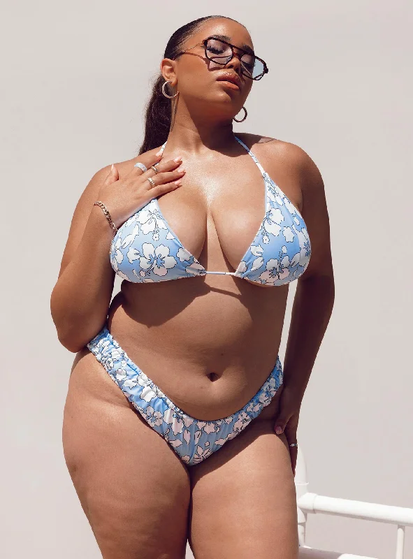 High - waisted bikini for a retro and tummy - flattering lookWonda Hawaiian Floral Bikini Bottom Blue Curve High - waisted bikini for a retro and tummy - flattering lookWonda Hawaiian Floral Bikini Bottom Blue Curve