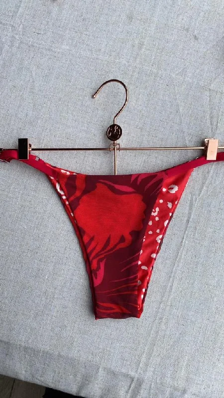 Convertible bikini that can be worn in multiple styles for versatilityScarlet Tulip Flash Bikini Bottom Convertible bikini that can be worn in multiple styles for versatilityScarlet Tulip Flash Bikini Bottom
