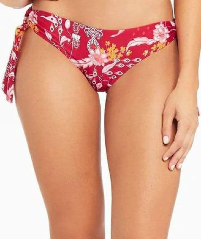 String bikini for a minimalistic and sexy beach styleSea Level Jardin Tie Side Regular Bikini Brief - Red String bikini for a minimalistic and sexy beach styleSea Level Jardin Tie Side Regular Bikini Brief - Red